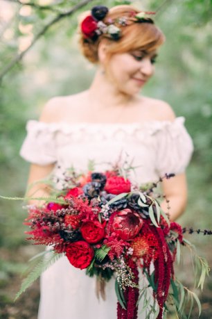 Пышный яркий букет невесты