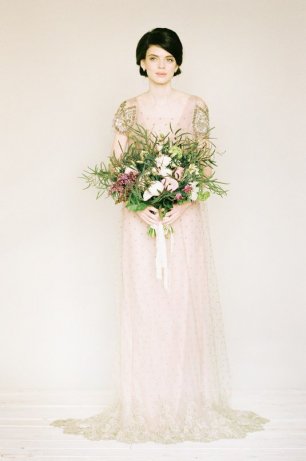 Бежевое свадебное платье