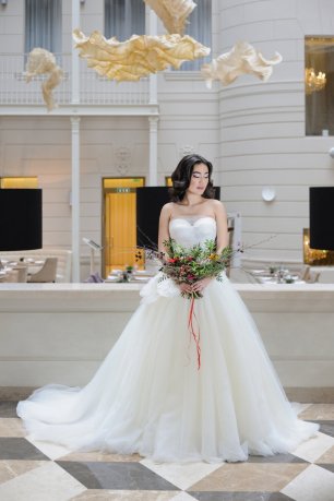 Пышное свадебное платье со шлейфом