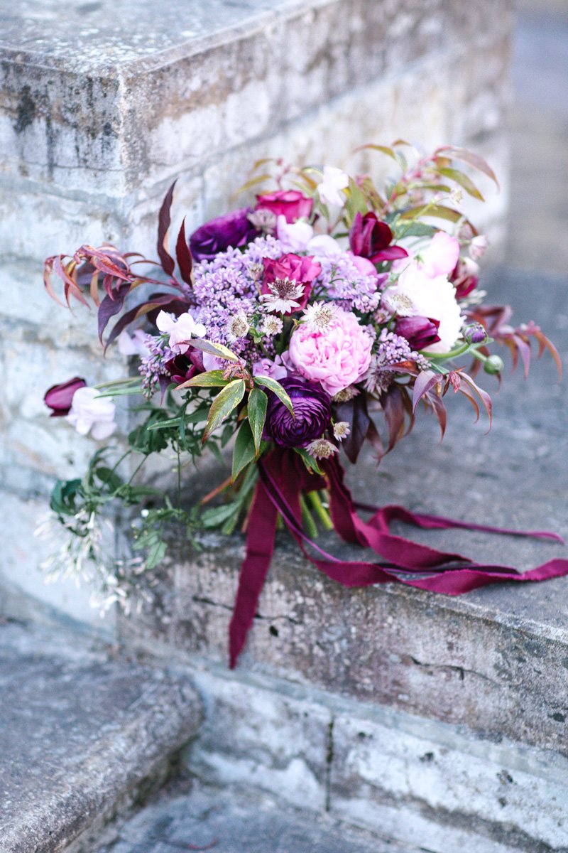 Букет невесты в фиолетовой гамме