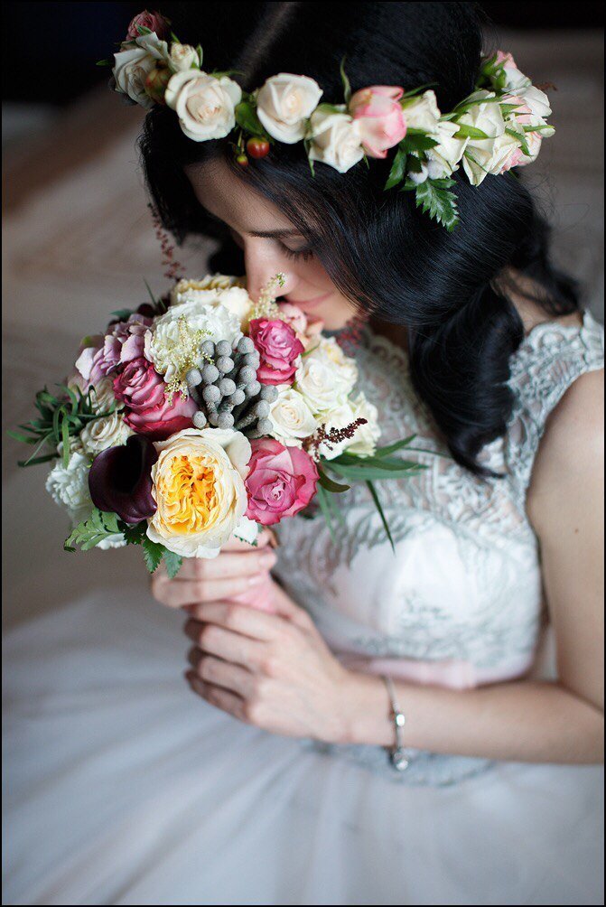 Венок из живых цветов