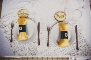 Салфетки на столы в золотом цвете