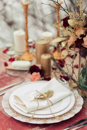 Лесная сервировка в мелкими элементами