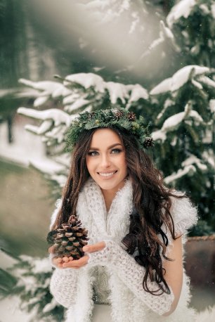 Невеста в зимнем венке