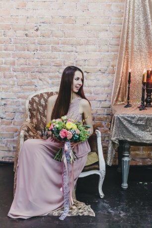 Сиреневое свадебное платье