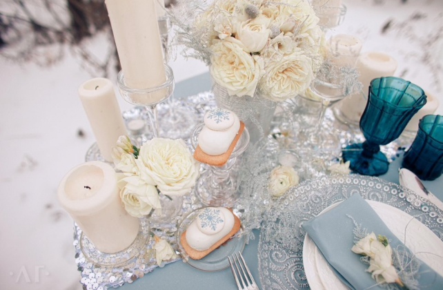 романтичная зимняя свадьба, сервировка на зимней свадьбе, флористика JOLLYFLOWERS