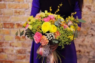 Яркий букет невесты