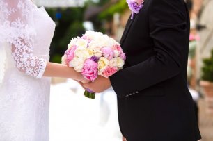 Бело-розовый свадебный букет