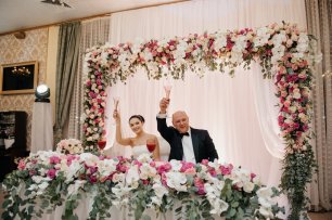 Стол молодоженов