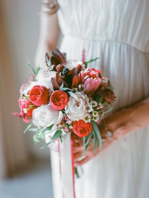 Коралловый букет невесты