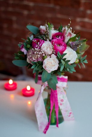 Свадебный букет: ранункулюс, бруния, роза пионовидная, джистер