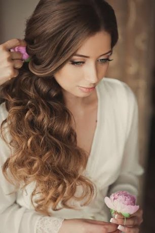 Цветок в прическе