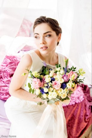 Букет невесты с кустовидными розочками