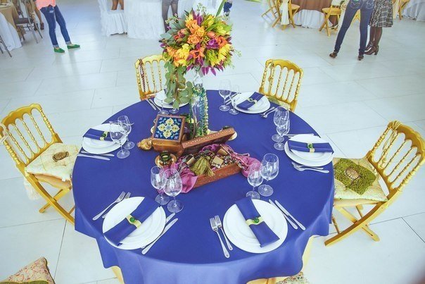 Декор стола для гостей.