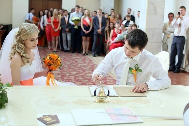 Букет невесты и бутоньерка для жениха. Апельсиновая свадьба.