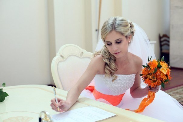 Букет невесты и бутоньерка для жениха. Апельсиновая свадьба.