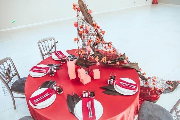 Декор стола для гостей.
