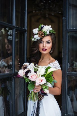 Хлопок в образе невесты