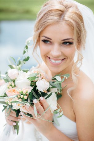 Нежный букет невесты с оливой