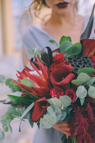 Осенний букет невесты в бордовых оттенках