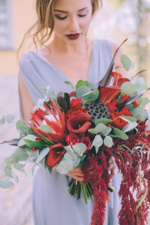 Осенний букет невесты в бордовых тонах