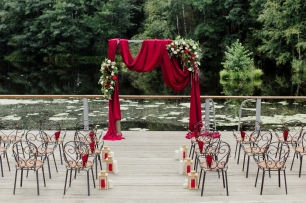 Выездная регистрация в винных оттенках