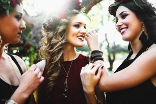 Веночки из живых цветов для богемной фотосессии