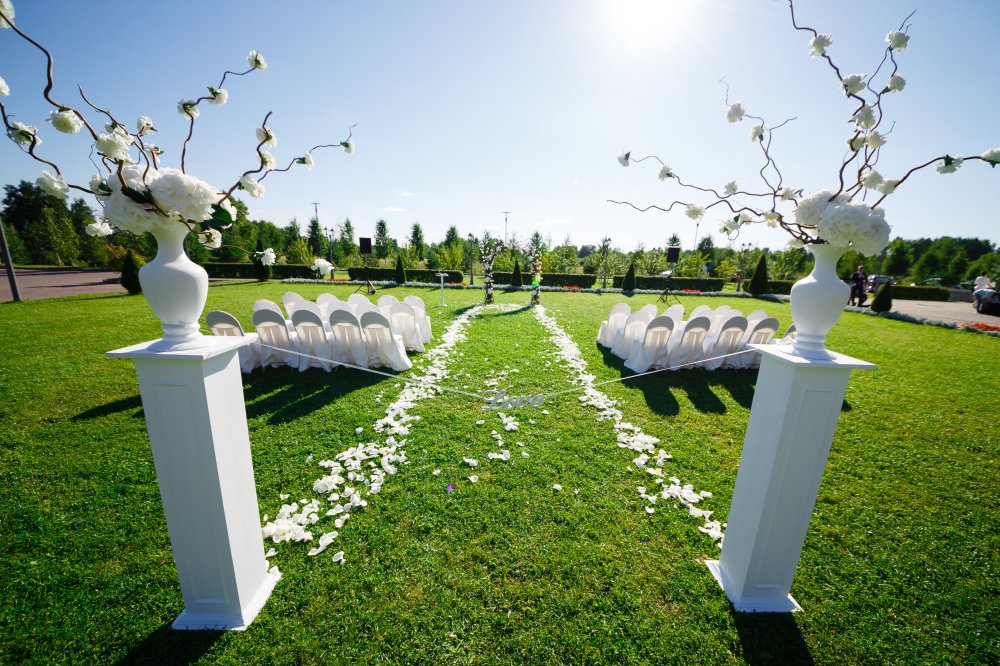 Выездная регистрация в белом цвете