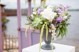 Выездная регистрация у воды : двери вместо арки