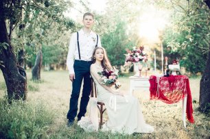 Стол для двоих на фотосессии