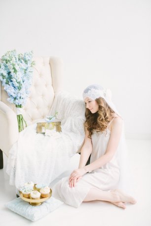 Будуарная нежная съемка утра невесты