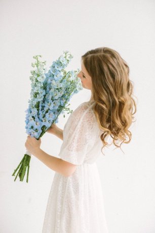 Букет невесты с дильфиниумом