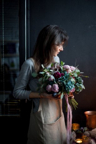 Растрепанный букет, украшенный ленточками