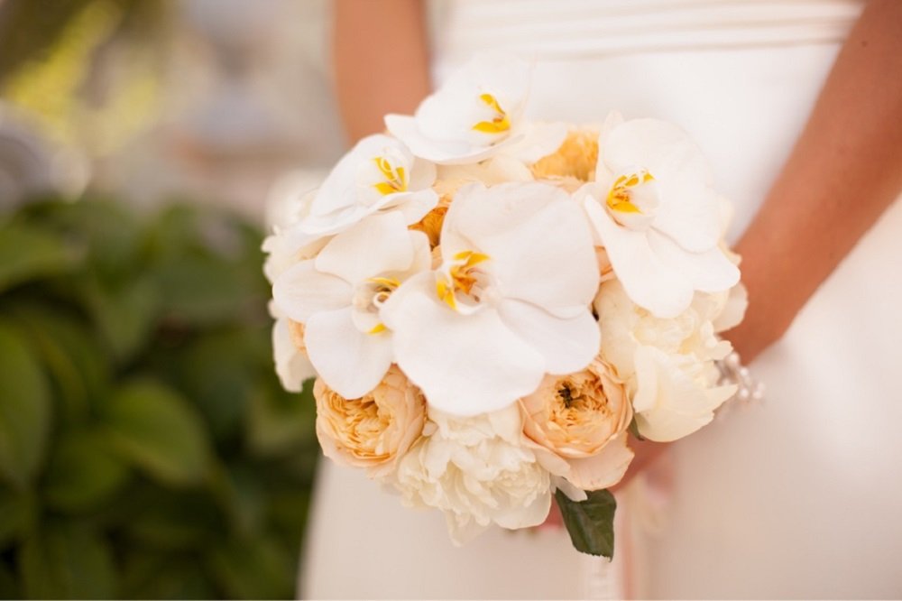 Нежный букет невесты с орхидеями