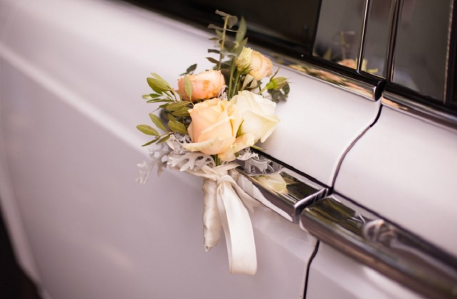как выбрать транспорт на свадьбу, декор свадебного авто, декор свадебного автомобиля, флористика FLORAL FOCUS