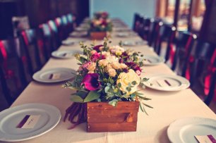 Композиции в деревянных ящиках на столы гостей