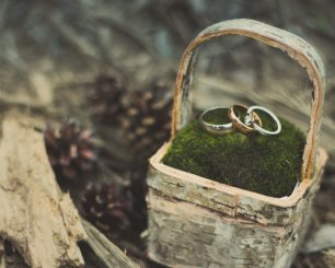 Свадебные кольца в шкатулке