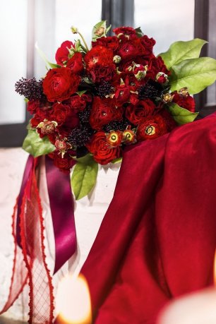 Букет невесты с ранункулюсами