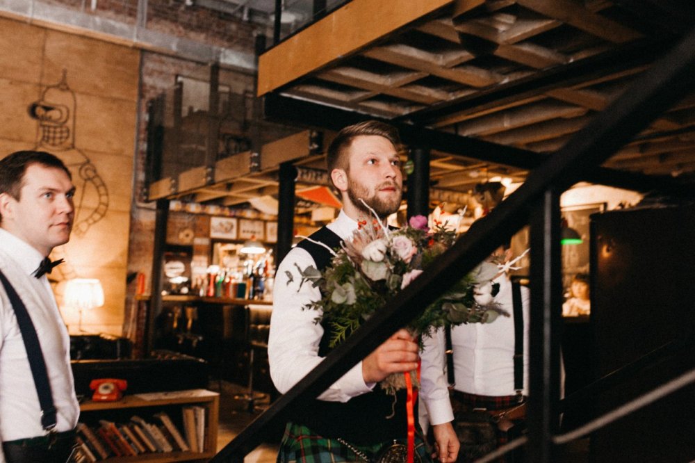 проект :Scotland wedding
Фотографы : Кирилл Терентьев, Белова Ольга 
Декор: студия декора Vishnya 
Причёска и Мейк : Анастасия Белова 
Букет : Лилия Егорова ( Евсеева )
Полиграфия : Ксения Осипова фотографии