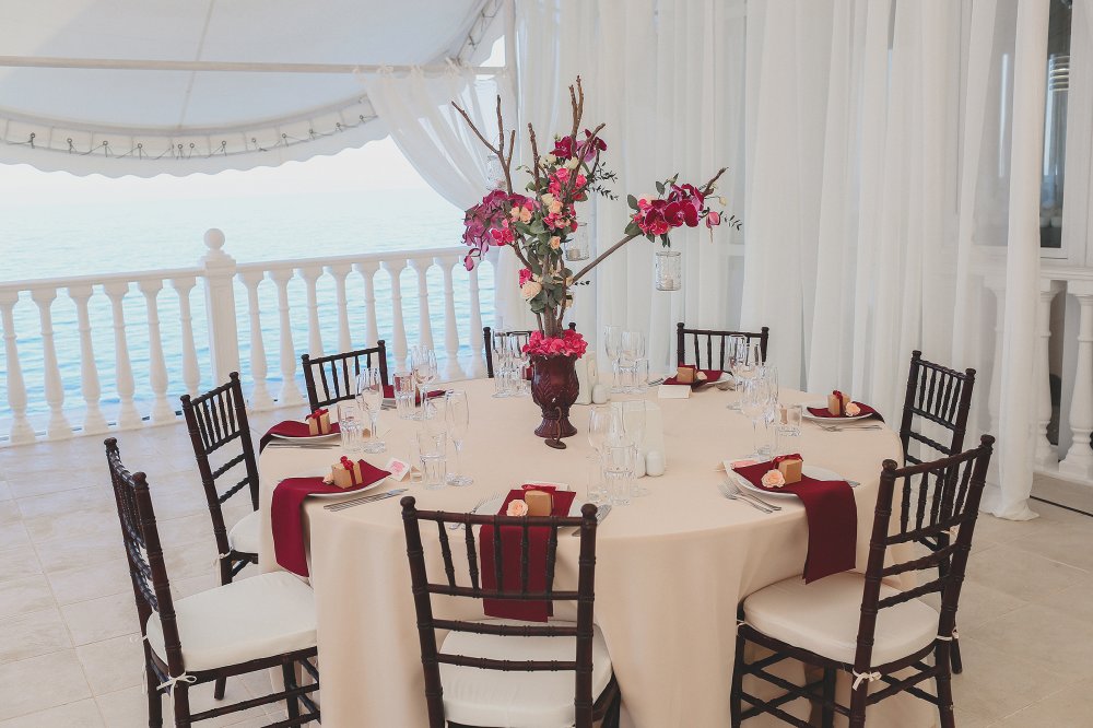 Столы гостей