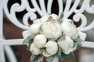 Букет невесты из пионов