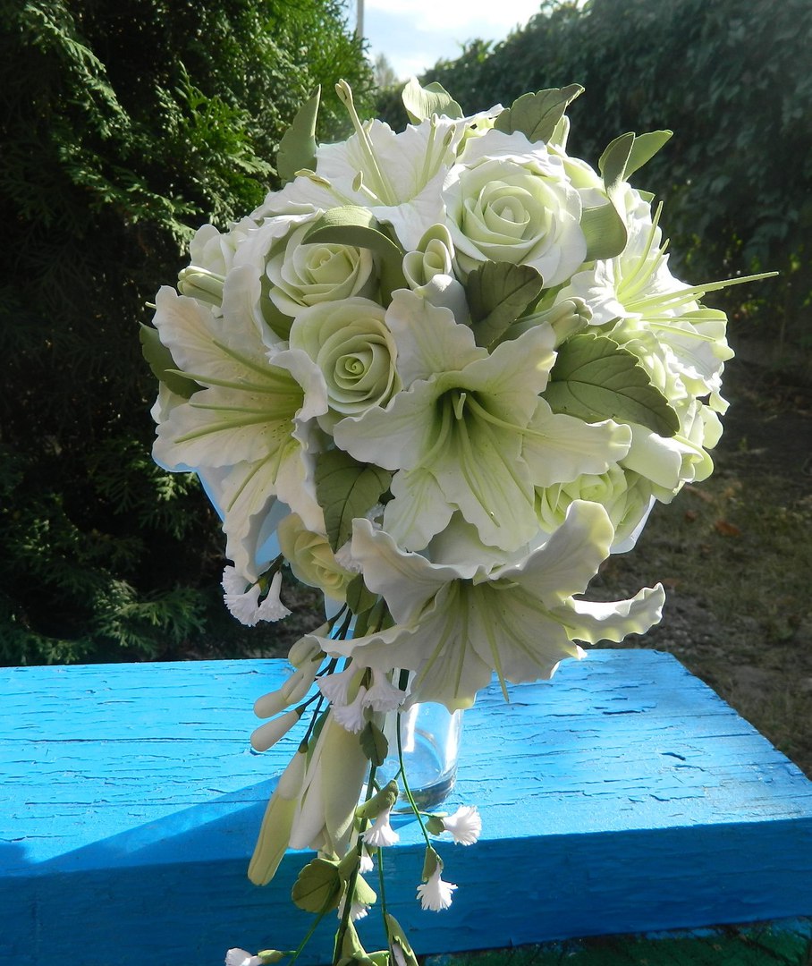 Свадебный букет невесты из лилий