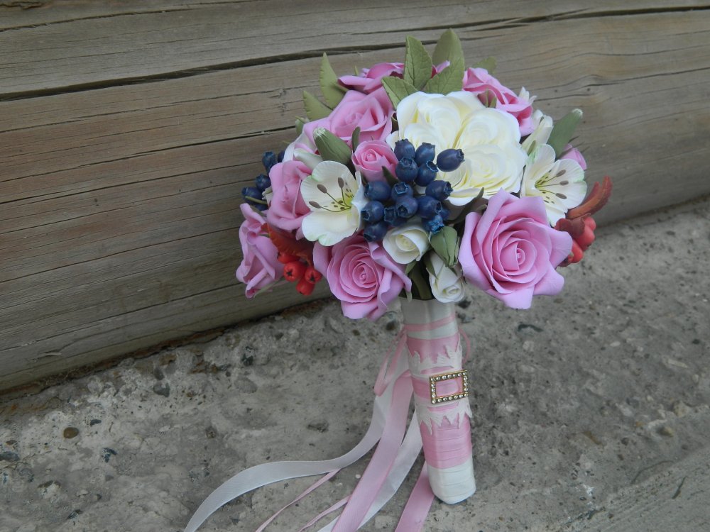 Букет из полимерной глины DECO

Основные требования к современным букетам из полимерной глины – это их натуральность, легкость, долговечность.