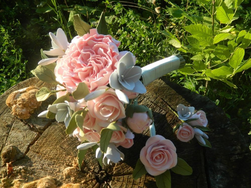 Модным трендом стали цветы из полимерной глины. А тенденция создавать цветы из полимерной глины зародилась в Японии.