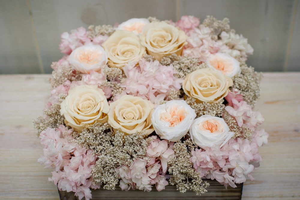 Цветы, букеты, композиции, подарки и украшения. Цветы остаются свежими годами.
http://floraug.ru