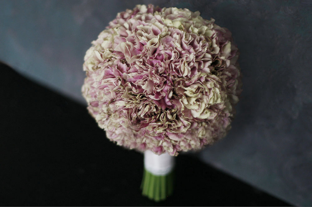 Моно букет из диантуса для невесты или подружек