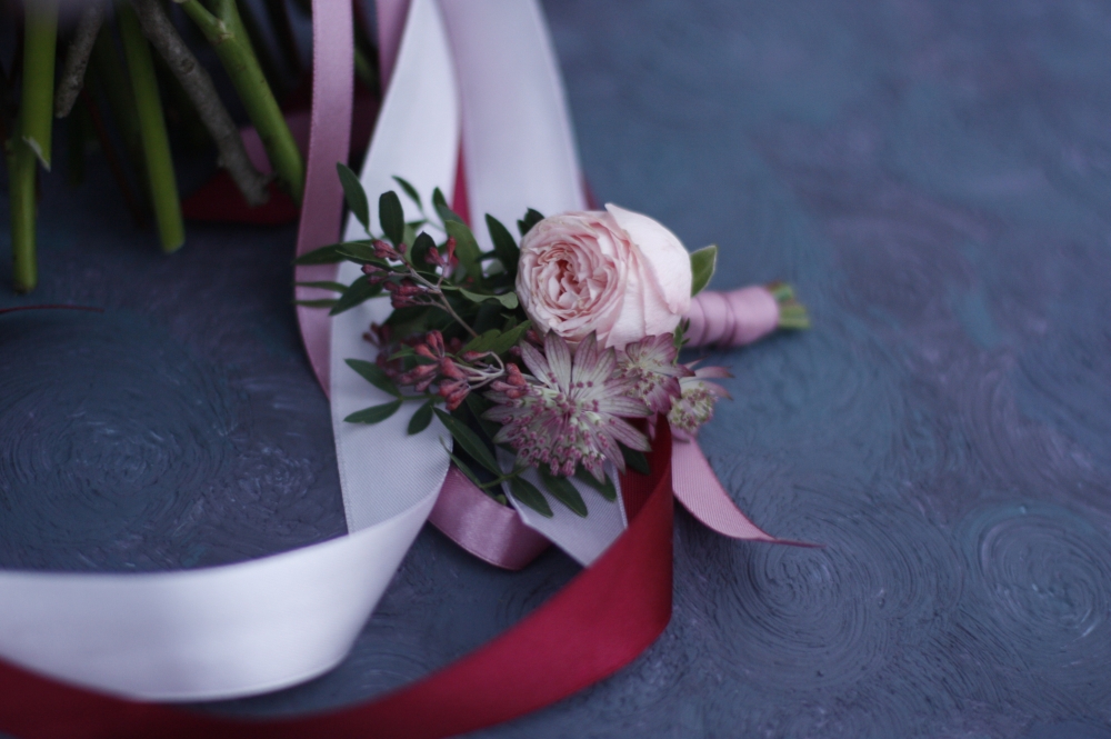 Бутоньерка в подарок при заказе букета невесты!