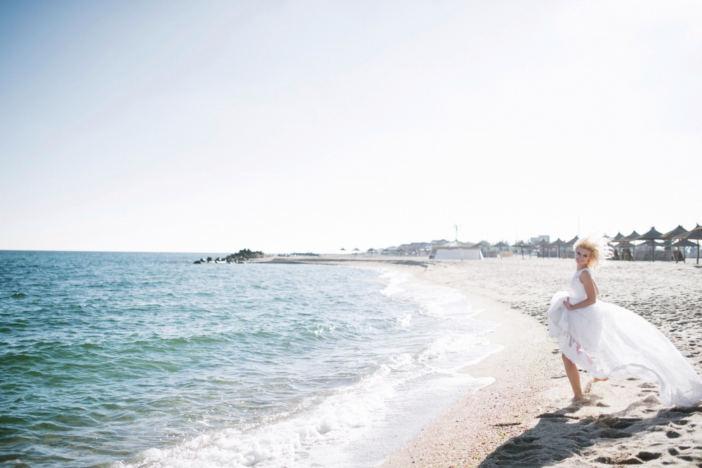 Жаркое Марокко на берегу. Потрясающее море на горизонте переходящее в лазурное небо, яркие акценты экзотических цветов  для Аленьчика и Саши))) Мир состоящий из чувств и эмоций!!!