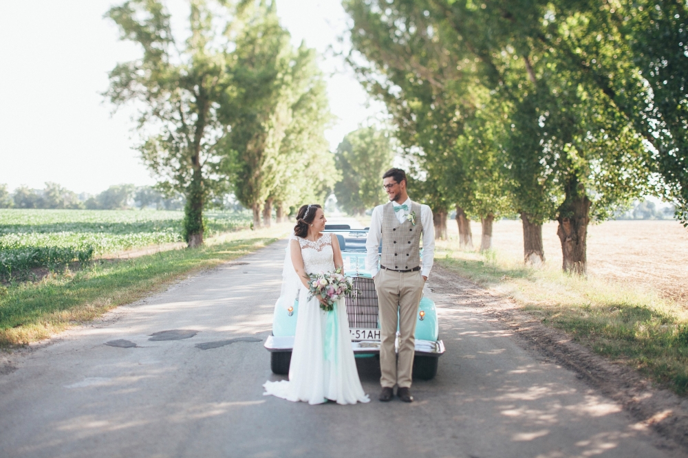 Каждая пара для нас особенная, мы очень стараемся, что бы ваша свадьба была уникальным и индивидуальным событием.