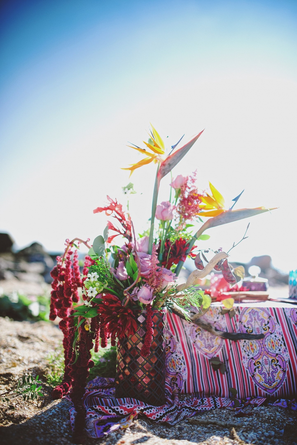 Жаркое Марокко на берегу. Потрясающее море на горизонте переходящее в лазурное небо, яркие акценты экзотических цветов  для Аленьчика и Саши))) Мир состоящий из чувств и эмоций!!!